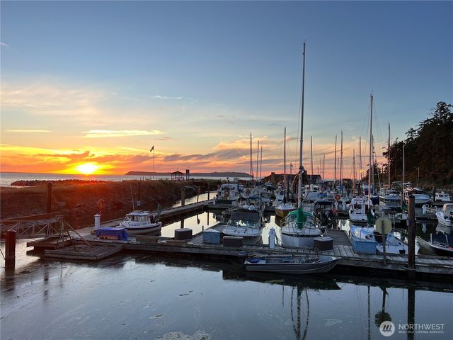 85 Quinault Loop, Port Townsend, WA 98368