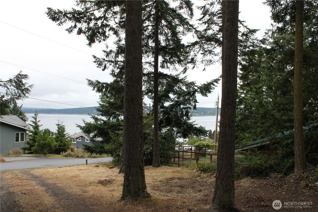 85 Quinault Loop, Port Townsend, WA 98368