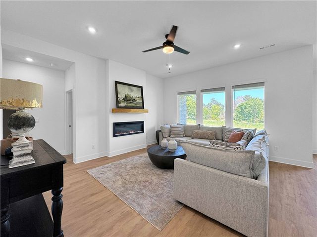 419 W Canada Drive, Farmington, AR 72730