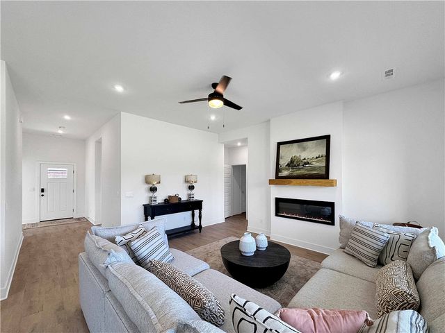 419 W Canada Drive, Farmington, AR 72730