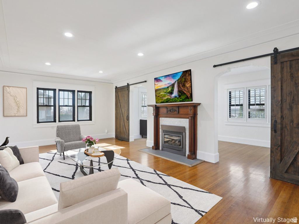 Image 5 of property listing at 1305 E LAIRD AVE, Salt Lake City, UT 84105