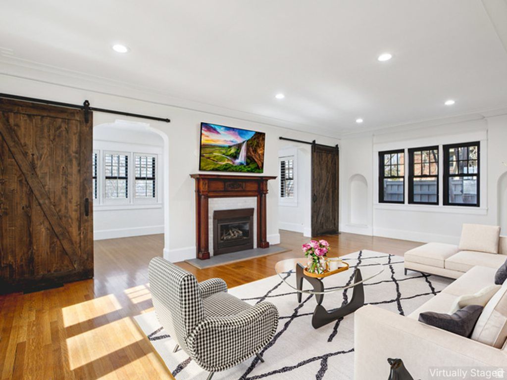 Image 7 of property listing at 1305 E LAIRD AVE, Salt Lake City, UT 84105