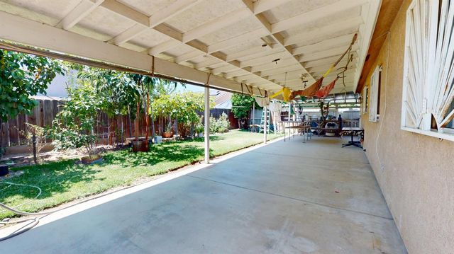 13745 E Bulah Avenue, Parlier, CA 93648