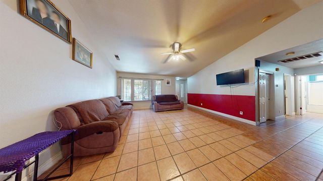 13745 E Bulah Avenue, Parlier, CA 93648