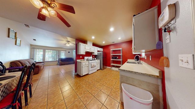 13745 E Bulah Avenue, Parlier, CA 93648