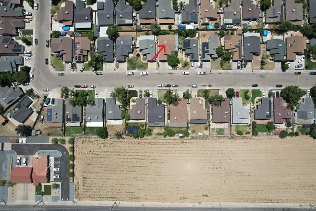 13745 E Bulah Avenue, Parlier, CA 93648