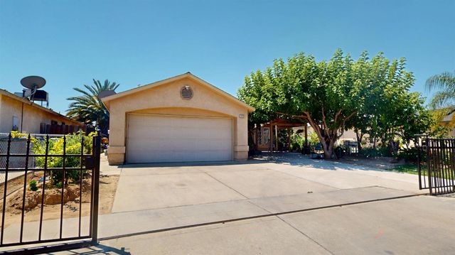 13745 E Bulah Avenue, Parlier, CA 93648
