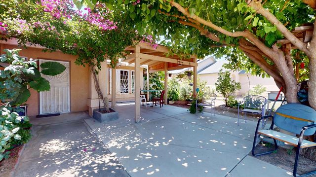 13745 E Bulah Avenue, Parlier, CA 93648