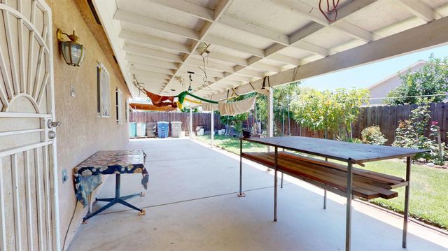 13745 E Bulah Avenue, Parlier, CA 93648
