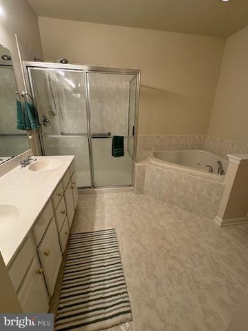 1 CARDIFF CT, West Windsor, NJ 08550