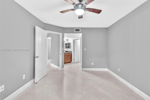 2881 N Oakland Forest Dr 105, Oakland Park, FL 33309