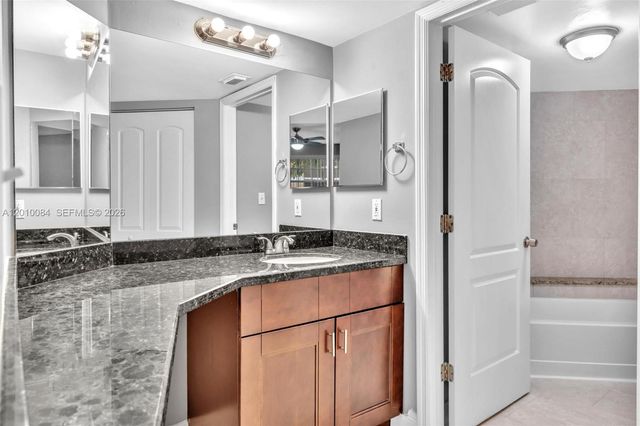 2881 N Oakland Forest Dr 105, Oakland Park, FL 33309