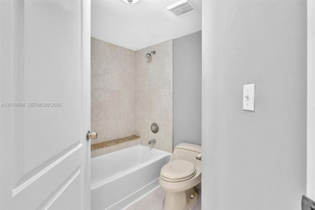 2881 N Oakland Forest Dr 105, Oakland Park, FL 33309