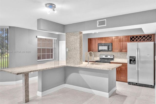 2881 N Oakland Forest Dr 105, Oakland Park, FL 33309