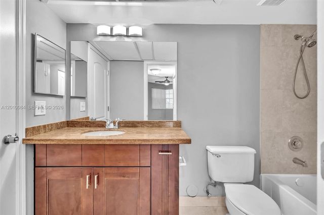 2881 N Oakland Forest Dr 105, Oakland Park, FL 33309