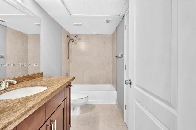 2881 N Oakland Forest Dr 105, Oakland Park, FL 33309