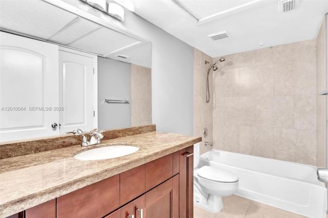 2881 N Oakland Forest Dr 105, Oakland Park, FL 33309