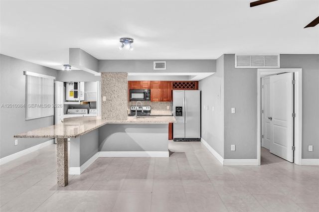 2881 N Oakland Forest Dr 105, Oakland Park, FL 33309