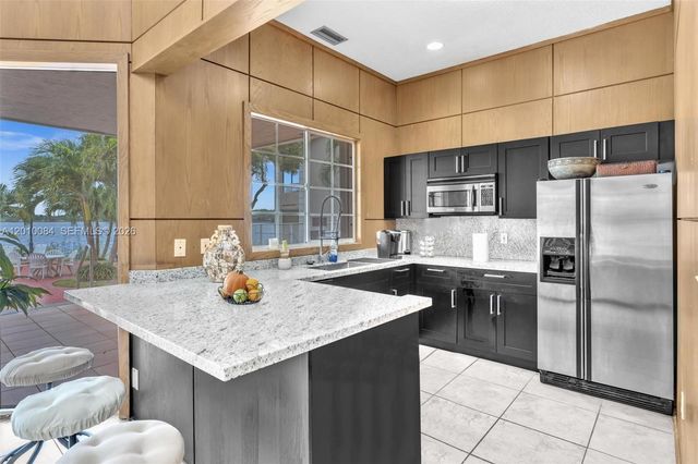 2881 N Oakland Forest Dr 105, Oakland Park, FL 33309