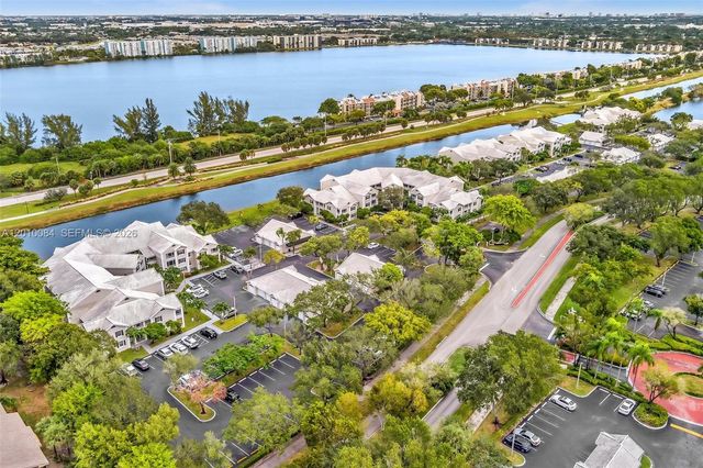 2881 N Oakland Forest Dr 105, Oakland Park, FL 33309