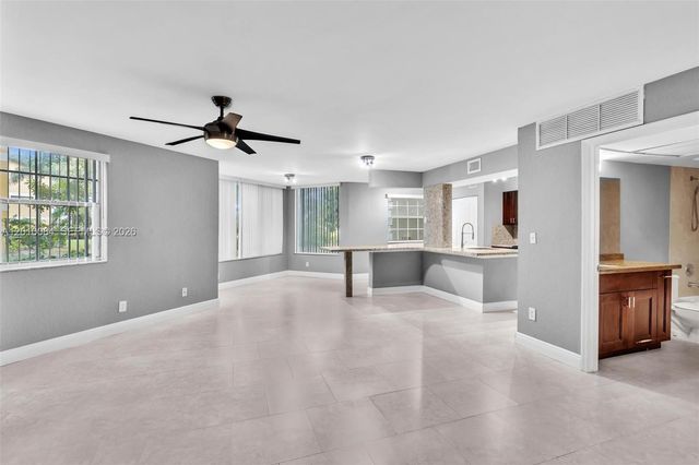 2881 N Oakland Forest Dr 105, Oakland Park, FL 33309