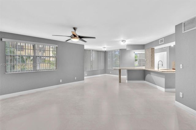 2881 N Oakland Forest Dr 105, Oakland Park, FL 33309