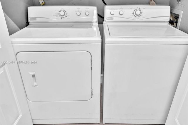 2881 N Oakland Forest Dr 105, Oakland Park, FL 33309