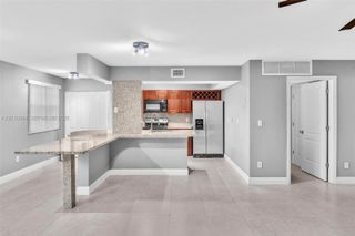 2881 N Oakland Forest Dr 105, Oakland Park, FL 33309