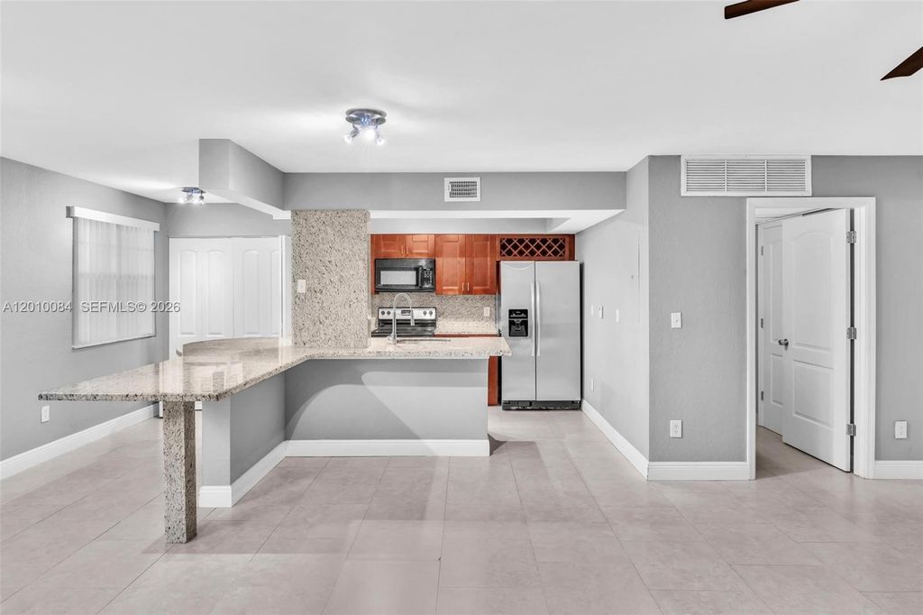 2881 N Oakland Forest Dr 105, Oakland Park, FL 33309