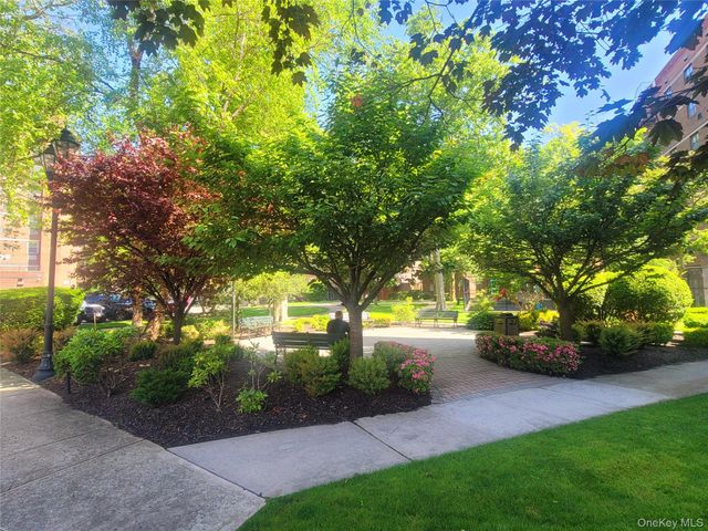 88-25 155th Ave 3M, Howard Beach, NY 11414