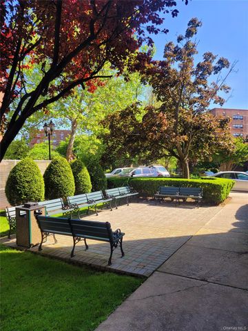 88-25 155th Ave 3M, Howard Beach, NY 11414