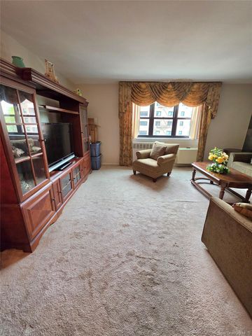 88-25 155th Ave 3M, Howard Beach, NY 11414