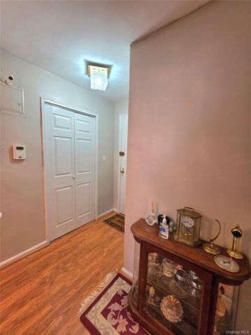 88-25 155th Ave 3M, Howard Beach, NY 11414