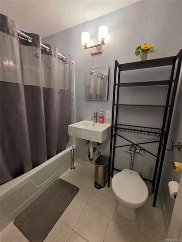 88-25 155th Ave 3M, Howard Beach, NY 11414