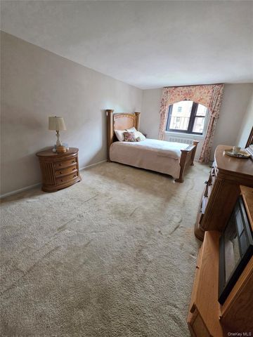 88-25 155th Ave 3M, Howard Beach, NY 11414