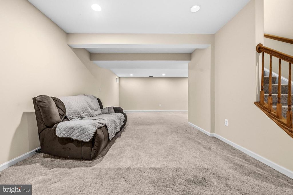 Image 32 of property listing at 10 FIONA WAY, Brunswick, MD 21758