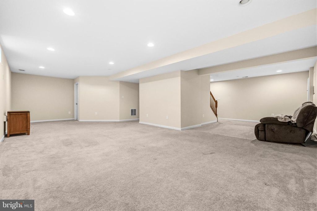 Image 33 of property listing at 10 FIONA WAY, Brunswick, MD 21758