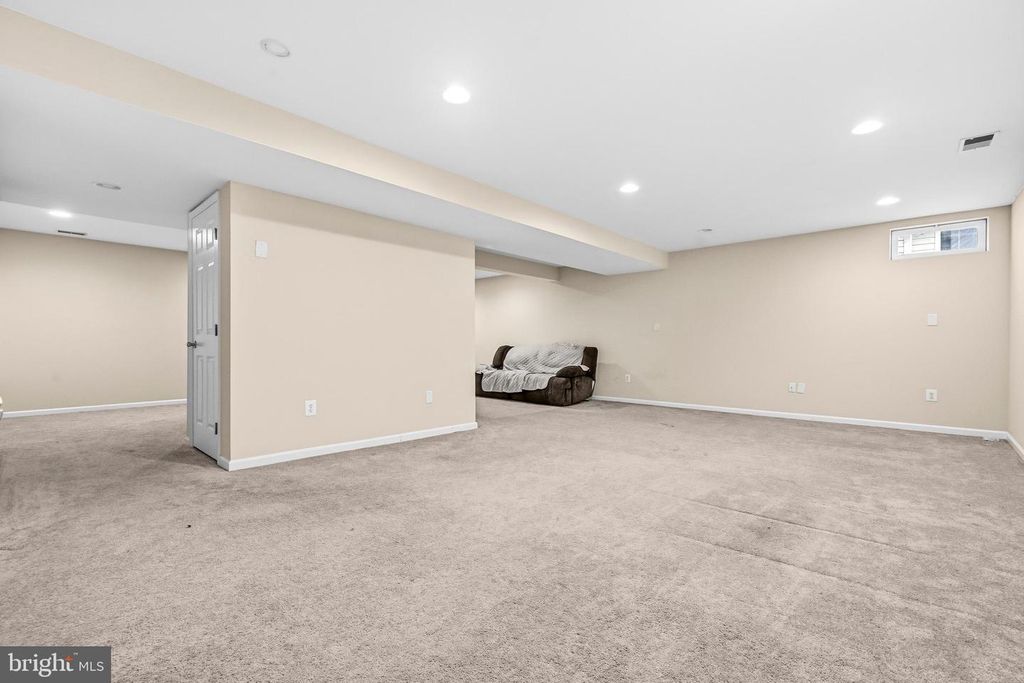 Image 34 of property listing at 10 FIONA WAY, Brunswick, MD 21758