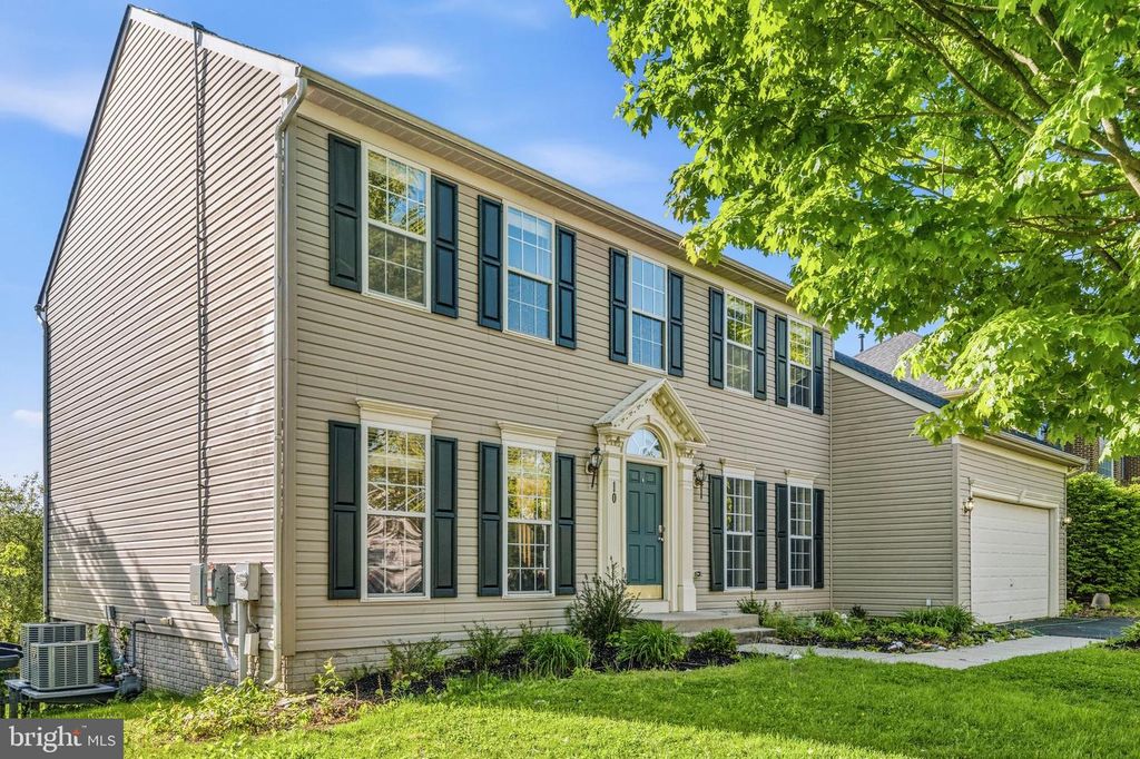 Image 38 of property listing at 10 FIONA WAY, Brunswick, MD 21758
