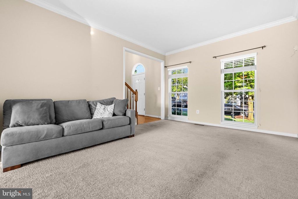 Image 6 of property listing at 10 FIONA WAY, Brunswick, MD 21758