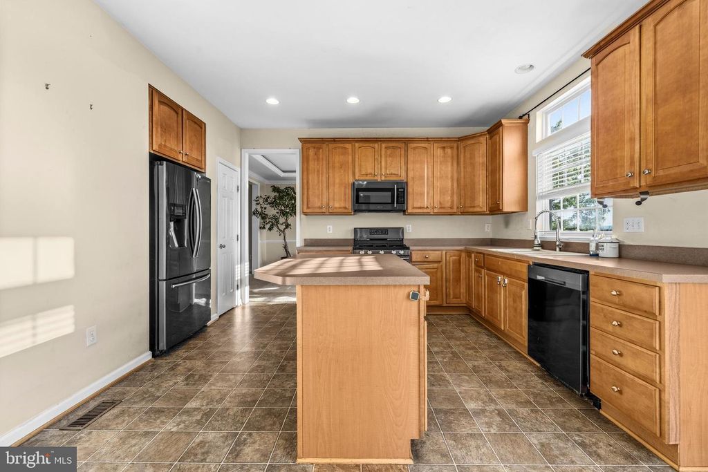 Image 9 of property listing at 10 FIONA WAY, Brunswick, MD 21758