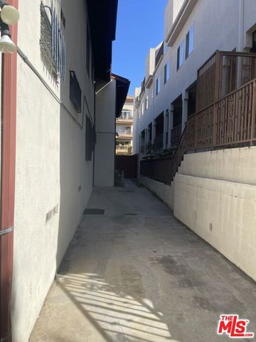 1252 Barry Avenue 6, Los Angeles, CA 90025