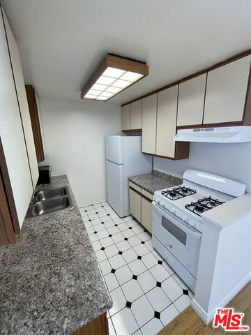 1252 Barry Avenue 6, Los Angeles, CA 90025