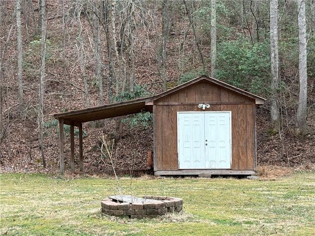 329 Graystone Road, Mount Airy, NC 27030