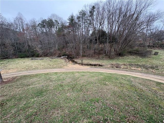 329 Graystone Road, Mount Airy, NC 27030