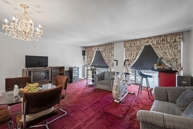 4343 N Clarendon Avenue 1715, Chicago, IL 60613