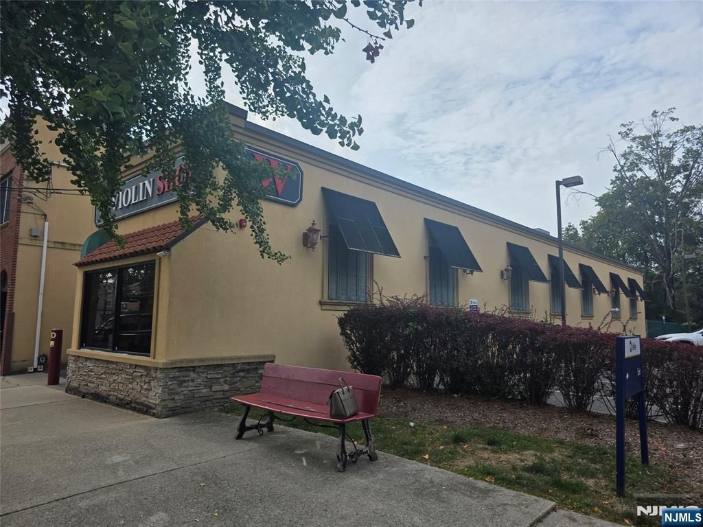 39 Highwood Avenue, Tenafly, NJ 07670