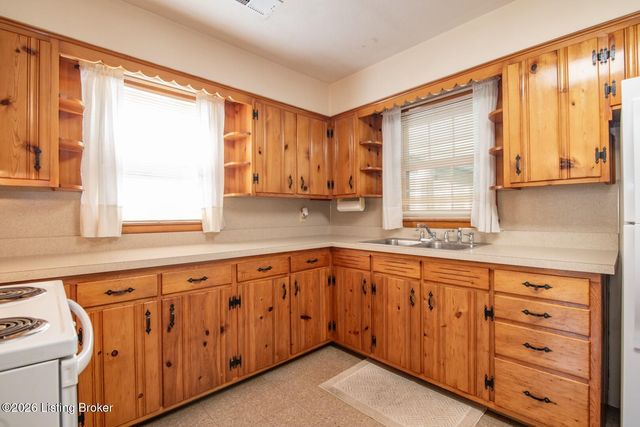 212 Fairview Dr, Elizabethtown, KY 42701