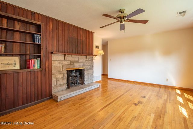 212 Fairview Dr, Elizabethtown, KY 42701