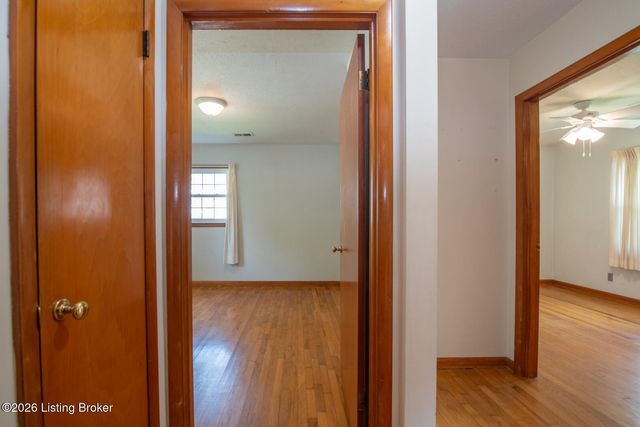 212 Fairview Dr, Elizabethtown, KY 42701